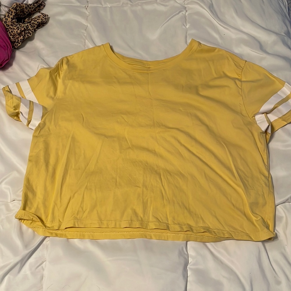 yellow cropped tee